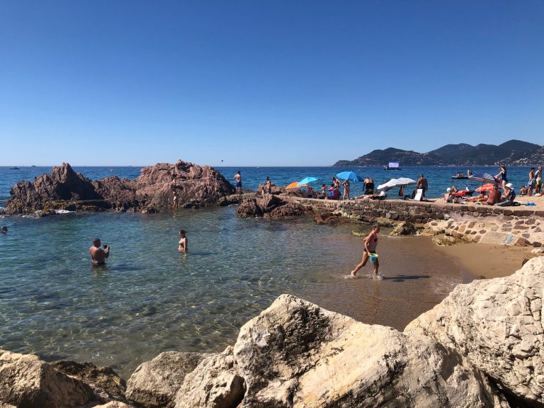 Billed af badende på Lokal strand i la Bocca